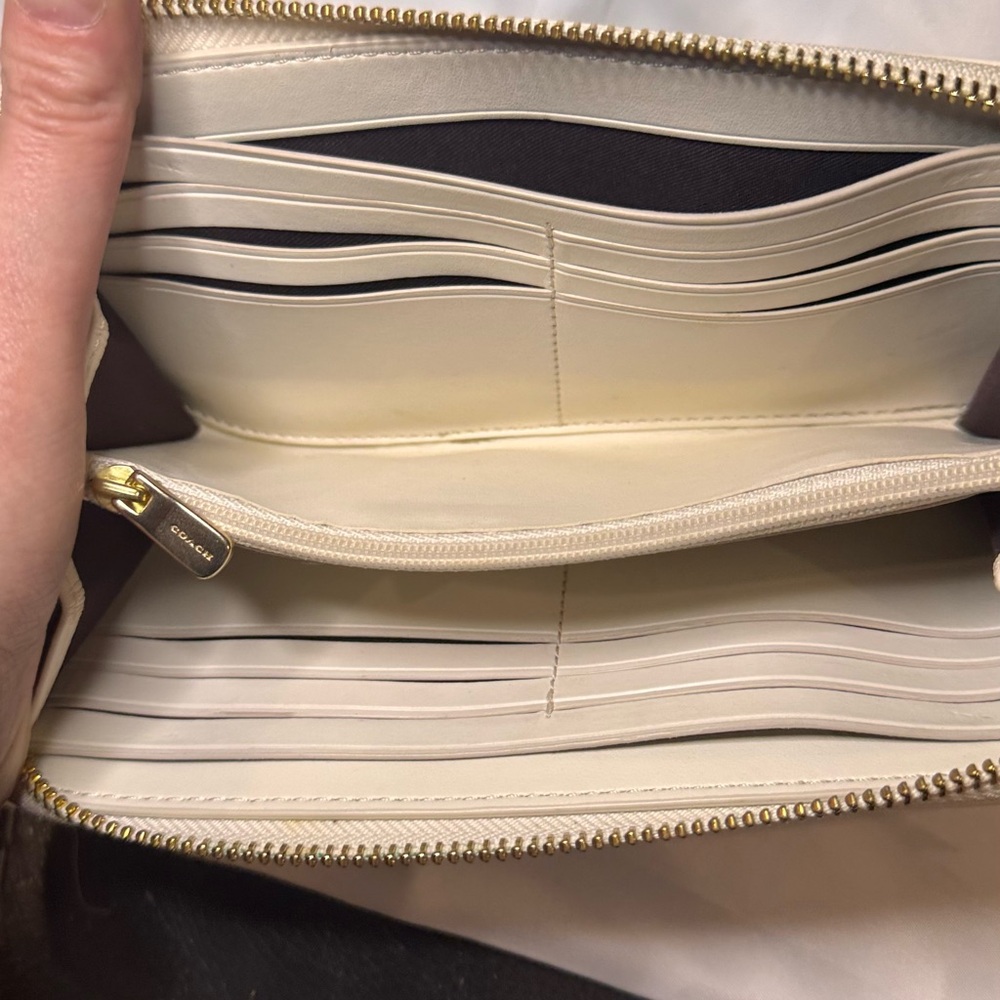 Coach Beige Signature Zip Wallet with Cream Trim - Picture 4 of 6